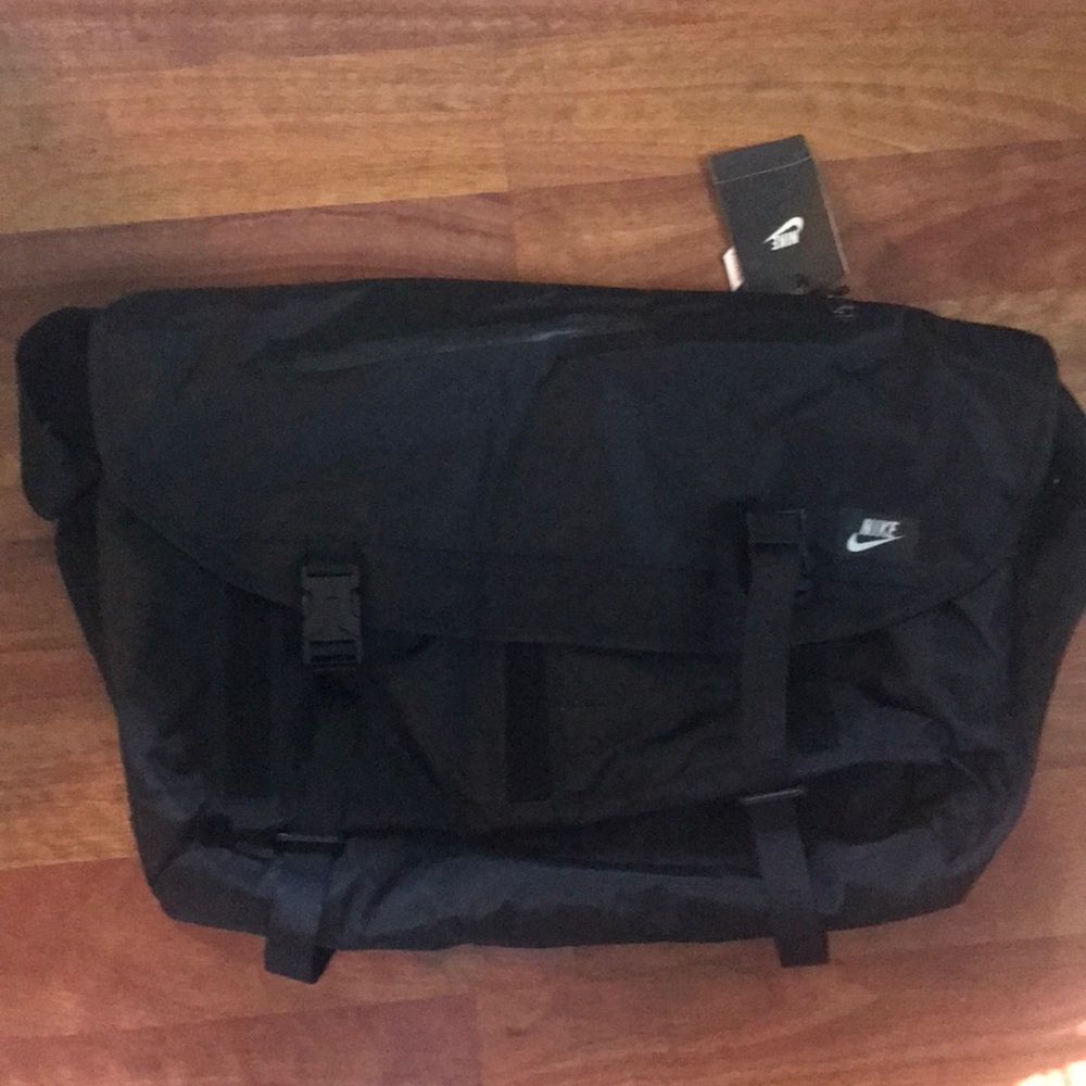 Nike Cascade messenger bag